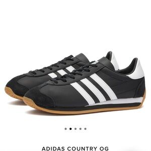 Brand new condition-worn once Adidas Country OG Shoes